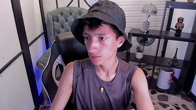 Snapshot of DereckCooperr chatting on September 27, 9:12 pm DereckCooperr online show from September 27, 9:12 pm