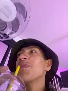 DereckCooperr online show from February 17, 10:30 pm