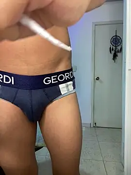 DereckCooperr online show from May 11, 6:27 pm