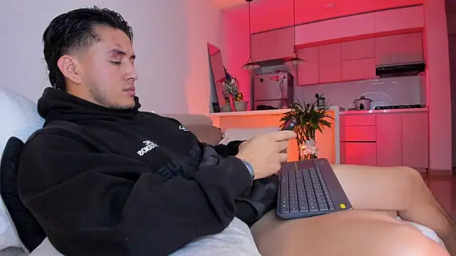 Chriskyle  online show from February 3, 2:31 am