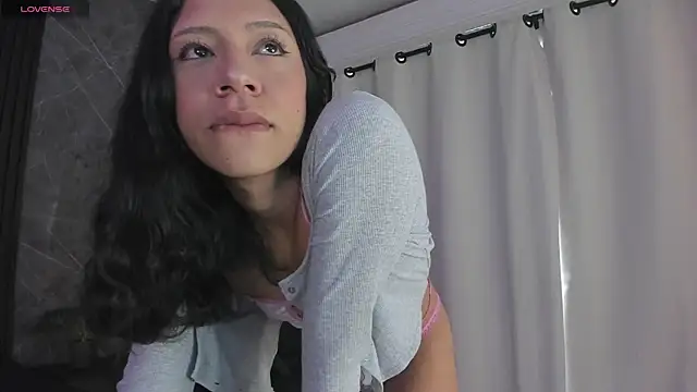 AdammClark1 online show from December 18, 9:33 pm