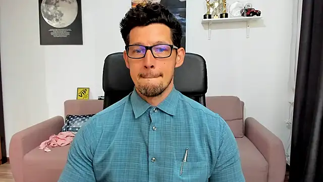 BrutusK08 online show from April 27, 7:49 am