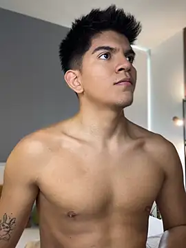 santiago 01 online show from April 24, 9:50 pm