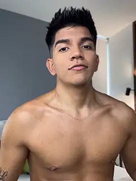 santiago 01 online show from April 30, 8:49 pm