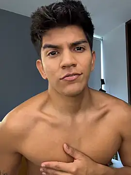 santiago 01 online show from May 14, 8:07 pm