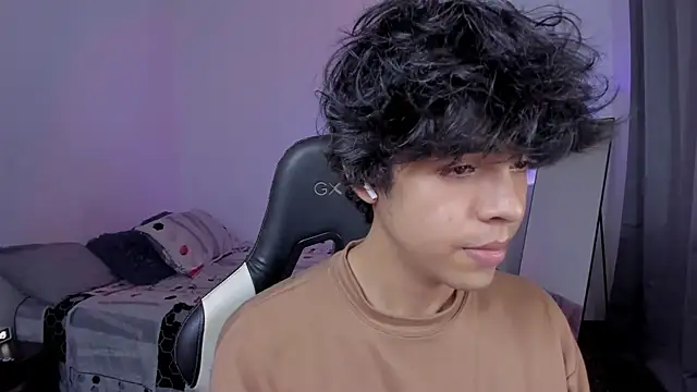 Alan26  online show from March 4, 2:51 am