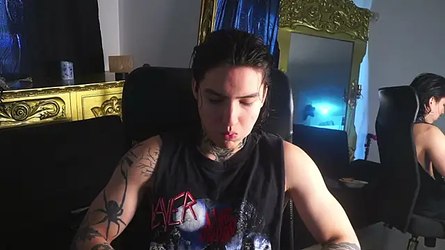 Snapshot of dantecoppolaa_ chatting on January 11, 5:07 pm dantecoppolaa online show from January 11, 5:07 pm