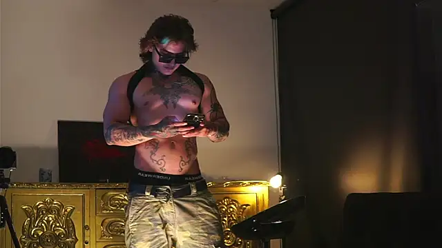 Snapshot of dantecoppolaa_ chatting on October 3, 12:48 am dantecoppolaa online show from October 3, 12:48 am