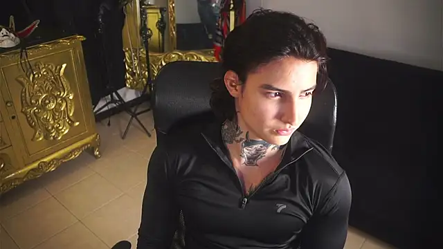Snapshot of dantecoppolaa_ chatting on February 27, 12:19 am dantecoppolaa online show from February 27, 12:19 am