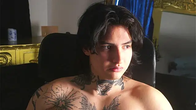 Snapshot of dantecoppolaa_ chatting on January 12, 5:11 pm dantecoppolaa online show from January 12, 5:11 pm