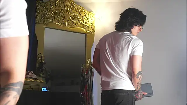 Snapshot of dantecoppolaa_ chatting on December 29, 10:03 pm dantecoppolaa online show from December 29, 10:03 pm