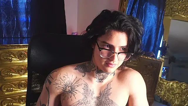 Snapshot of dantecoppolaa_ chatting on December 8, 5:22 pm dantecoppolaa online show from December 8, 5:22 pm