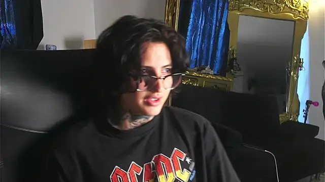 Snapshot of dantecoppolaa_ chatting on January 6, 7:24 pm dantecoppolaa online show from January 6, 7:24 pm