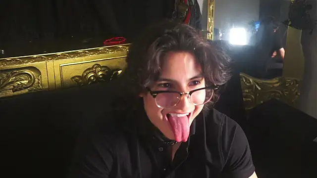 Snapshot of dantecoppolaa_ chatting on March 6, 12:32 am dantecoppolaa online show from March 6, 12:32 am