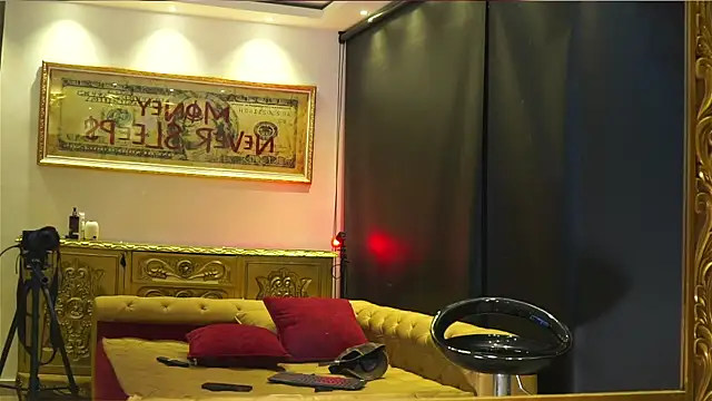 dantecoppolaa  online show from June 18, 1:07 am