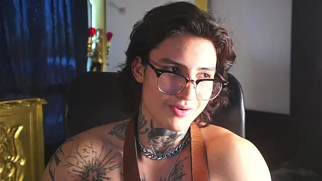 Snapshot of dantecoppolaa_ chatting on March 13, 9:37 pm dantecoppolaa online show from March 13, 9:37 pm