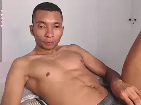 Snapshot of Aaronblack1_ chatting on February 21, 10:48 pm Aaronblack1 online show from February 21, 10:48 pm