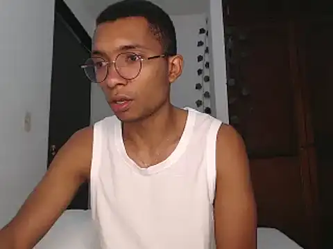 Snapshot of Aaronblack1_ chatting on January 4, 12:38 pm Aaronblack1 online show from January 4, 12:38 pm