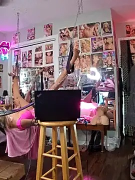 Snapshot of luvs2cumm69 chatting on December 16, 3:08 am luvs2cumm69 online show from December 16, 3:08 am