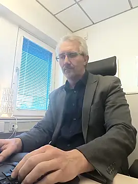 tom-swede online show from March 25, 4:00 pm