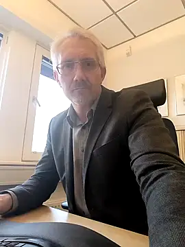 tom-swede online show from October 21, 2:42 pm