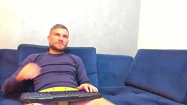 Snapshot of 10in_deluxe chatting on February 19, 10:01 am 10in deluxe online show from February 19, 10:01 am