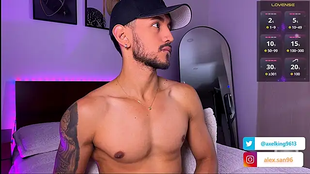 Snapshot of AxelKing1326 chatting on October 29, 10:34 pm AxelKing1326 online show from October 29, 10:34 pm