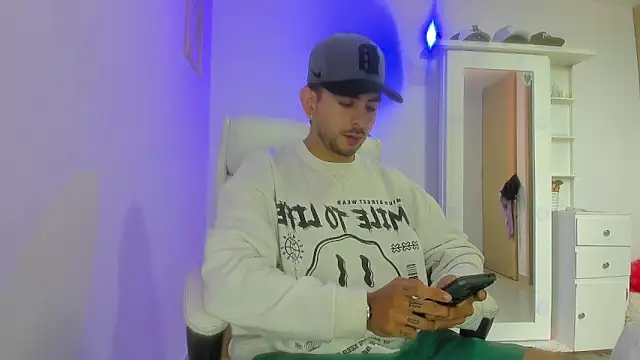 Snapshot of Ethan_mullers chatting on January 25, 8:00 pm Ethan mullers online show from January 25, 8:00 pm