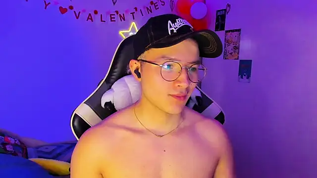 AustinSummerr online show from February 12, 4:33 pm