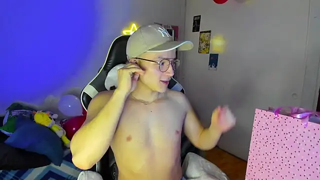 AustinSummerr online show from February 5, 11:44 am
