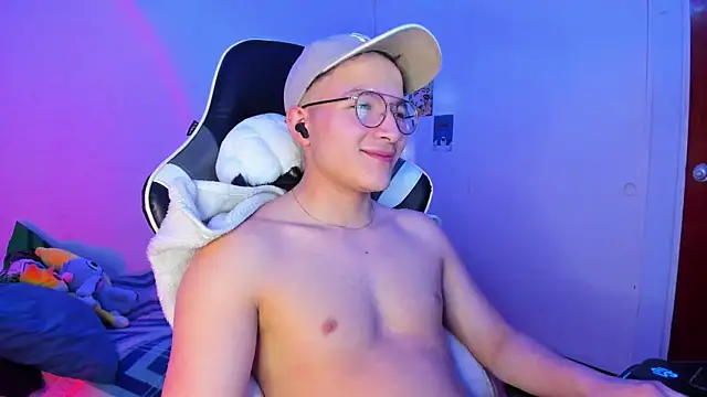 AustinSummerr online show from February 1, 1:20 pm