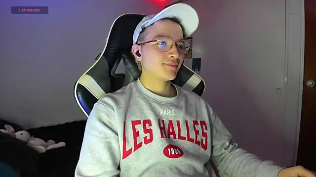 AustinSummerr online show from March 6, 1:35 pm
