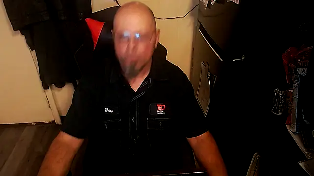 Snapshot of KrazyLegz chatting on October 22, 10:13 pm KrazyLegz online show from October 22, 10:13 pm