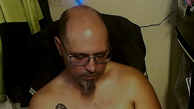 KrazyLegz online show from November 2, 10:25 pm