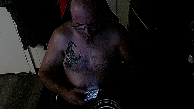 Snapshot of KrazyLegz chatting on October 14, 1:34 am KrazyLegz online show from October 14, 1:34 am