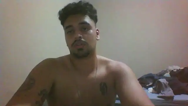 Snapshot of Xcumshot33 chatting on October 14, 1:45 am Xcumshot33 online show from October 14, 1:45 am