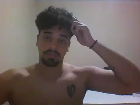 Snapshot of Xcumshot33 chatting on December 17, 3:06 am Xcumshot33 online show from December 17, 3:06 am