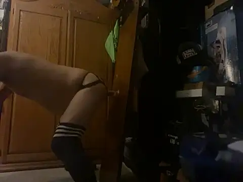 Snapshot of ElPollo77 chatting on October 8, 7:57 am ElPollo77 online show from October 8, 7:57 am