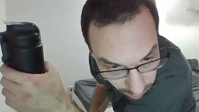 Snapshot of Iliketocooksquirt25 chatting on January 18, 3:02 am Iliketocooksquirt25 online show from January 18, 3:02 am