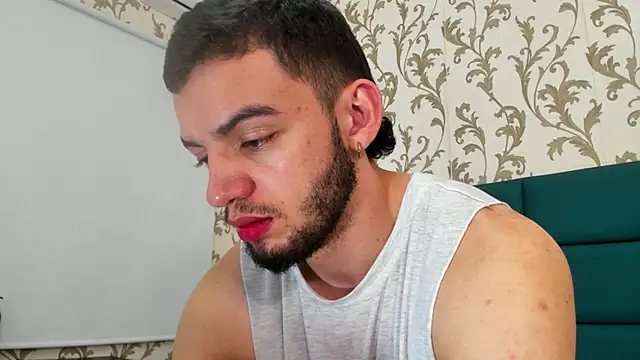 Snapshot of Michael_magno chatting on December 3, 10:18 pm Michael magno online show from December 3, 10:18 pm