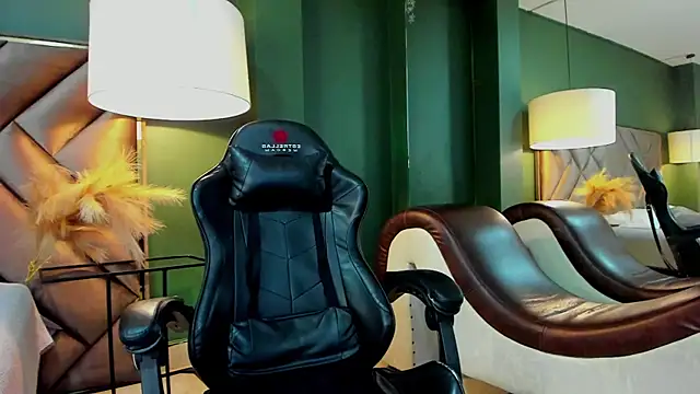 Snapshot of Michael_magno chatting on October 13, 10:05 pm Michael magno online show from October 13, 10:05 pm