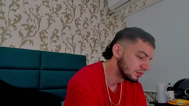 Snapshot of Michael_magno chatting on January 2, 4:35 pm Michael magno online show from January 2, 4:35 pm
