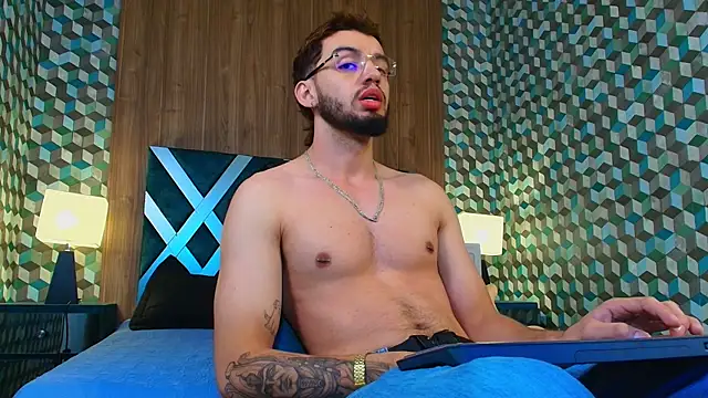 Snapshot of Michael_magno chatting on October 24, 1:07 am Michael magno online show from October 24, 1:07 am