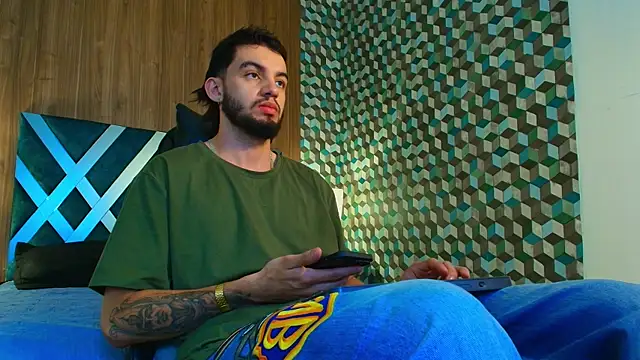 Snapshot of Michael_magno chatting on October 25, 8:32 pm Michael magno online show from October 25, 8:32 pm