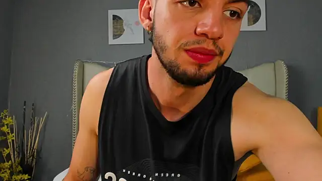 Snapshot of Michael_magno chatting on January 8, 9:12 pm Michael magno online show from January 8, 9:12 pm