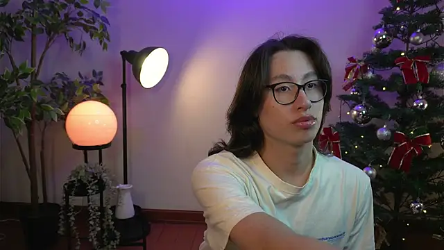 Snapshot of SrLuis18 chatting on December 8, 12:51 am SrLuis18 online show from December 8, 12:51 am