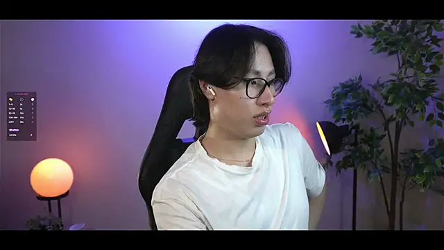 Snapshot of SrLuis18 chatting on February 25, 2:47 am SrLuis18 online show from February 25, 2:47 am