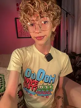 lyamthommpson online show from April 4, 2:52 am