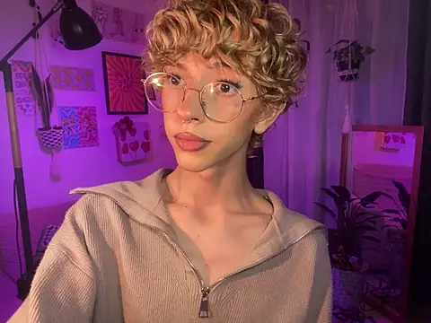 lyamthommpson online show from March 23, 8:04 pm