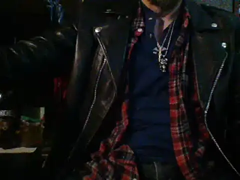 Snapshot of mrdemoncrowly chatting on December 5, 3:37 am mrdemoncrowly online show from December 5, 3:37 am